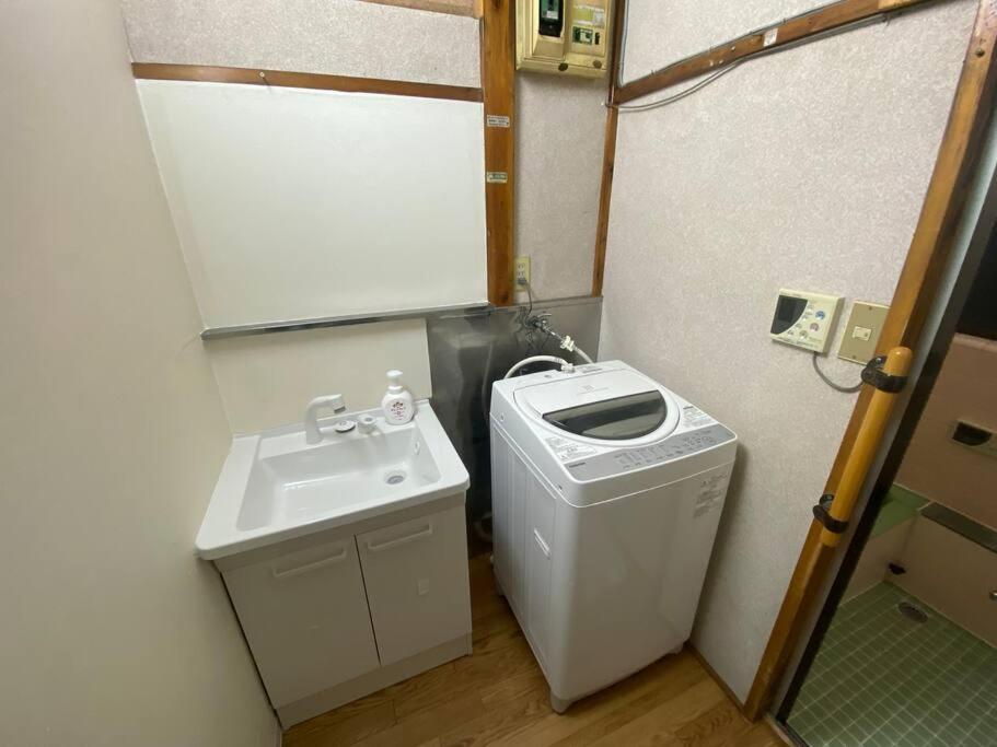 北千住ハウスー浅草ー秋葉原ー銀座ースカイツリー東京タワー他直通ー最大8人 Apartamento