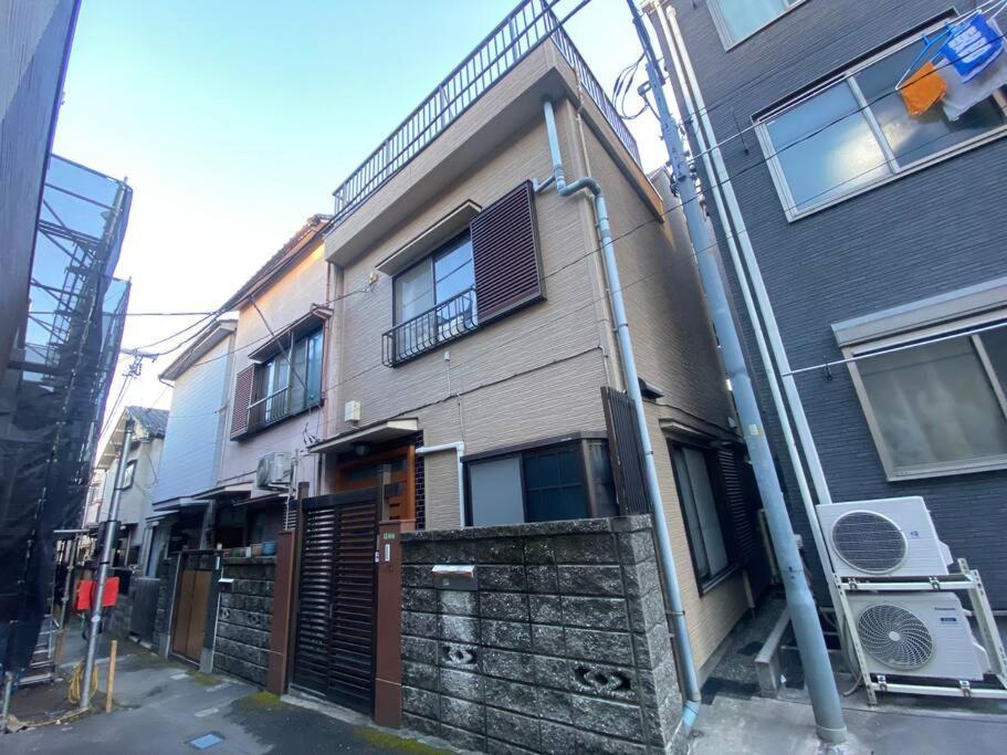 北千住ハウスー浅草ー秋葉原ー銀座ースカイツリー東京タワー他直通ー最大8人 Apartamento *